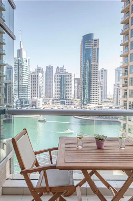 Nasma Luxury Stays - Pastel-Colored Apt With Jaw-Dropping Marina Views