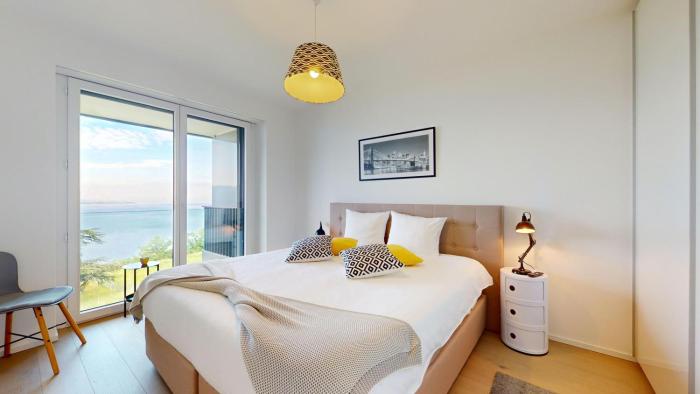 Panoramic lake view - in the heart of Lavaux