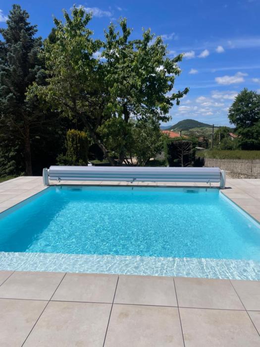 Gite authentique au coeur de Blavozy avec piscine privée, jacuzzi et terrain de pétanque