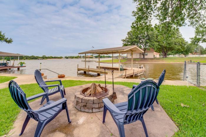 Lakefront Granbury Home with Patio, Fire Pit and Dock!