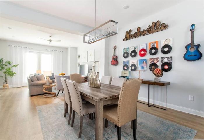 All rooms with En-Suite Bath, TV & Blackout Shades