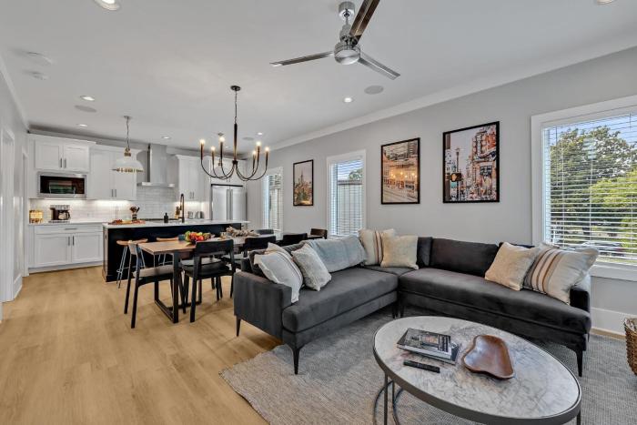 Tenor - Private Rooftop - 8 mins to Broadway