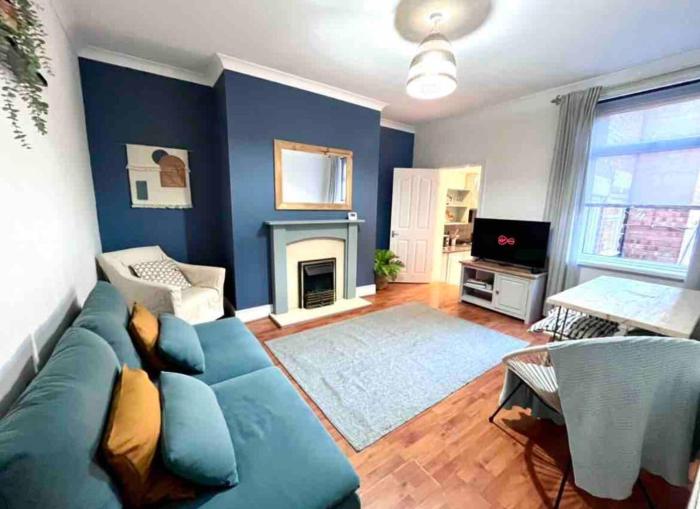 Gorgeous spacious 2 BR home 10 mins to city