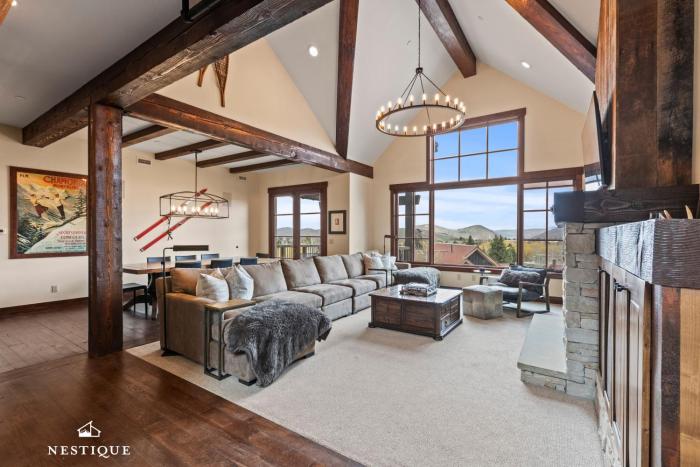 Slopeside Sanctuary at Silver Star Resort Ski-In Ski-Out Condo Hosted by Nestique