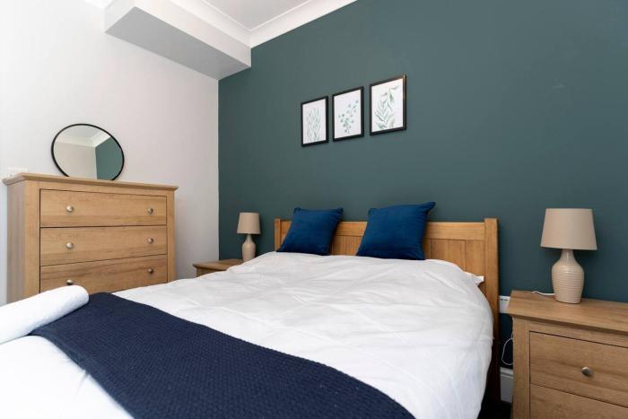 Modern 2 BR perfect for family friends and workers