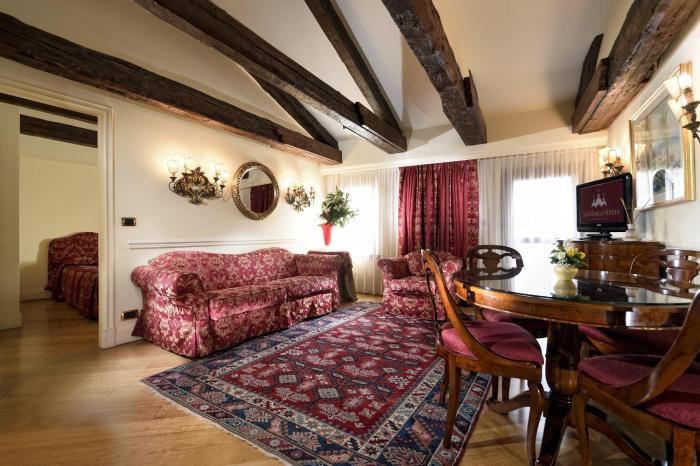 Suites Torre DellOrologio