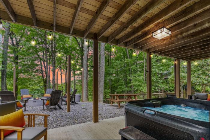 Asheville Private Retreat Game Room Hot Tub