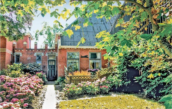 Lovely Apartment In Saaxumhuizen