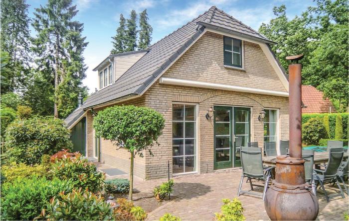 6 Bedroom Lovely Home In Lunteren