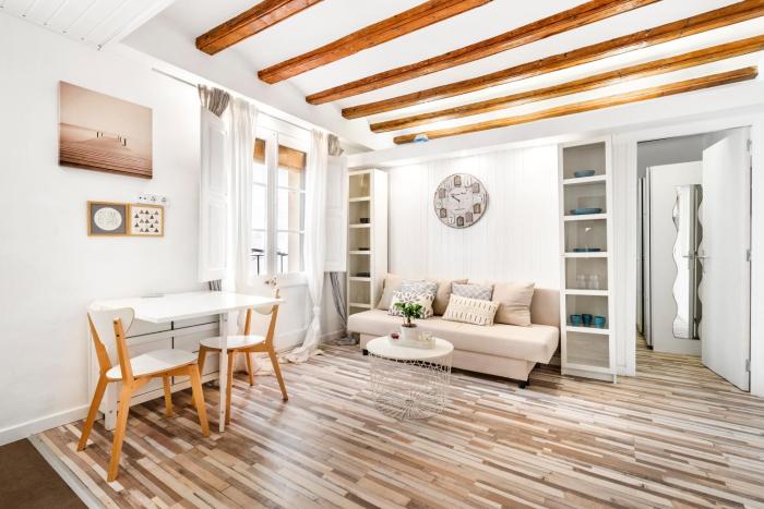 Charming Beachside Apartment in Barceloneta