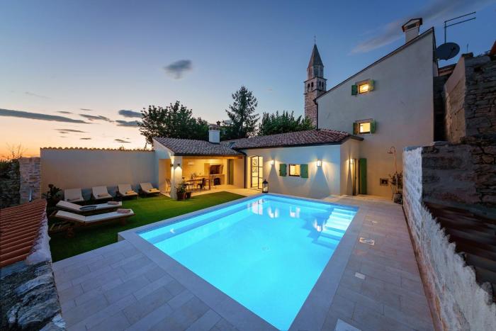 Villa Santina by Briskva