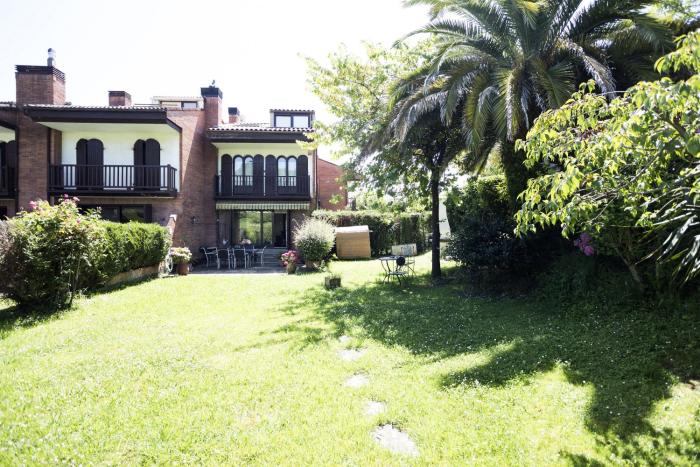 Loraitz by Smiling Rentals