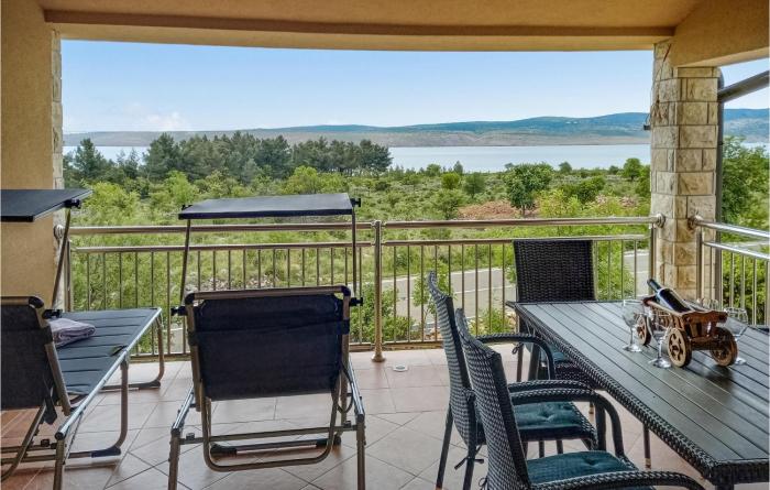 Beautiful Apartment In Starigrad