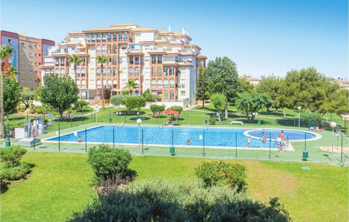 Stunning Apartment In Torrevieja
