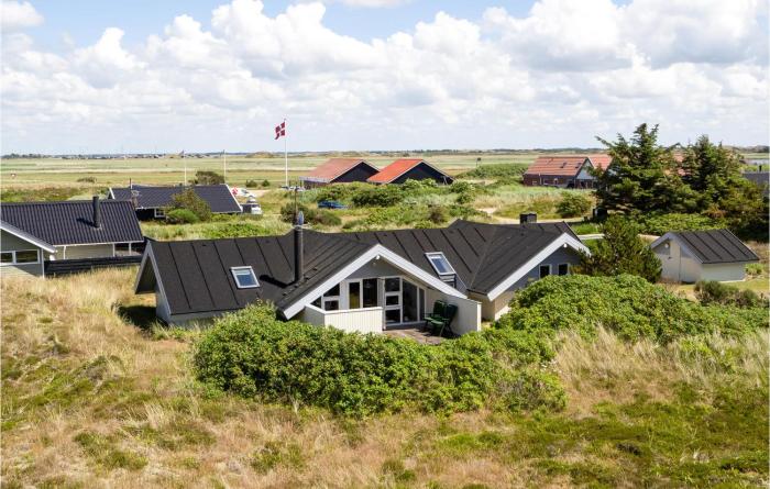 Three-Bedroom Holiday Home In Hvide Sande