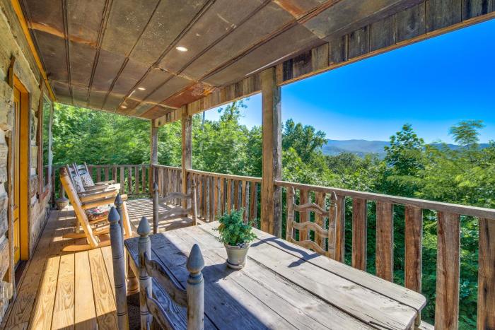 Hot Tub + Pool Table: 3-Story Gatlinburg Cabin!