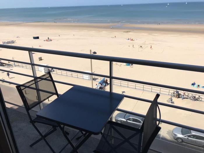 Studio met zeezicht en zwembad en parking