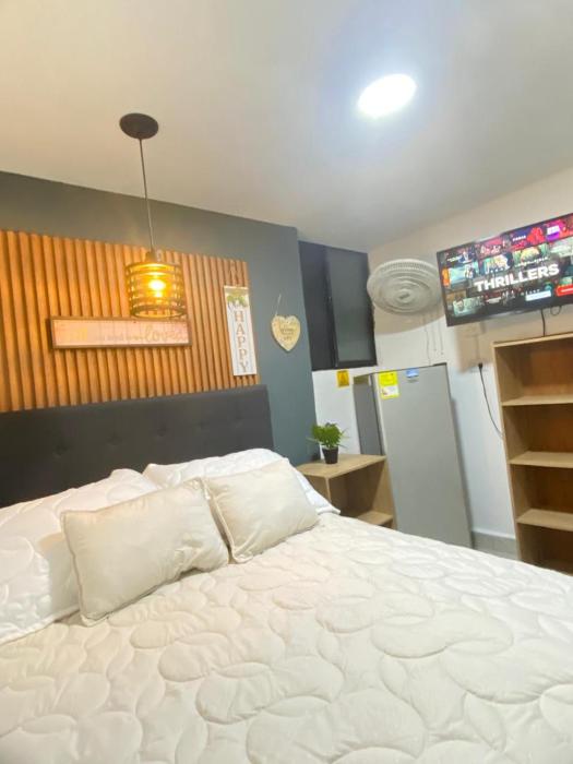 HABITACIÓN independiente con COCINA EN LAURELES ESTADIO para 3 personas