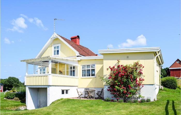 2 Bedroom Nice Home In Smålandsstenar