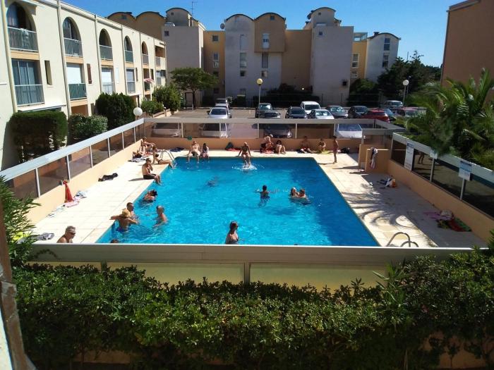 **Gruissan : T2 cosy avec piscine, parking privé, proche plage et commerces** - FR-1-796-8