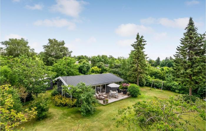 Awesome Home In Ølsted With Kitchen
