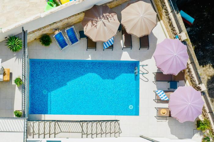 VILLA FRANKOLA WITH POOL