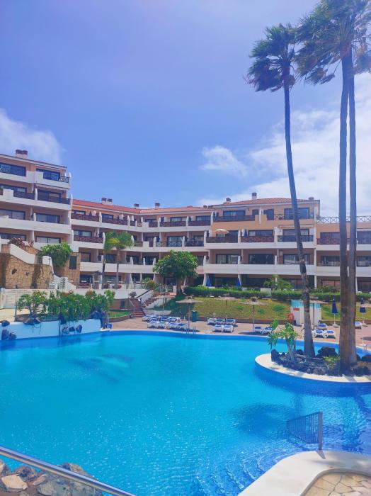 Lovely apartment top views, heated pool, great location