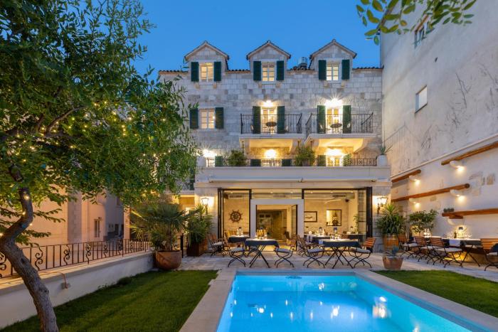 Casa Columba - 4 Star Design Boutique Hotel with Outdoor Pool & Private Garden