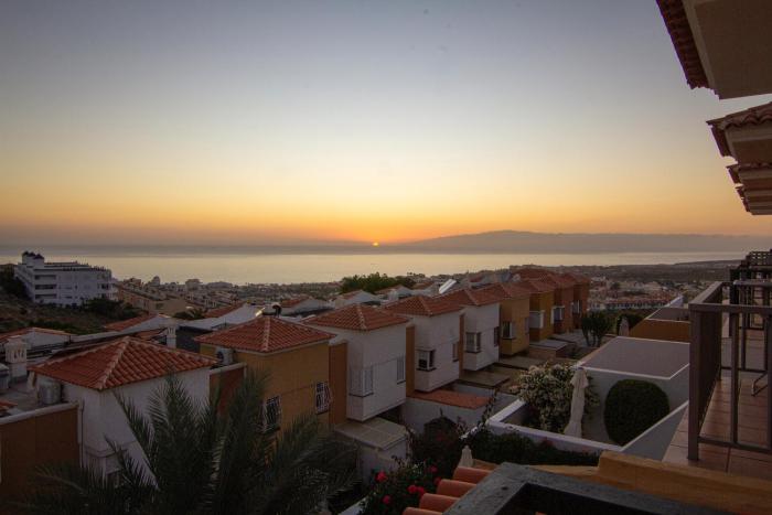 Townhouse with a sea view in Costa Adeje