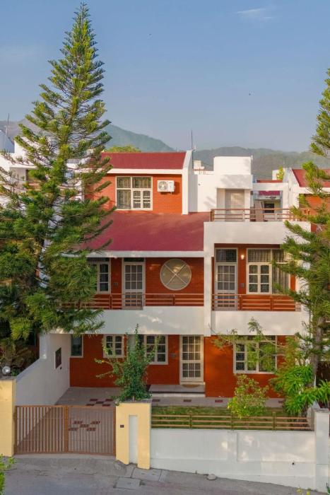 Gangas Jewel - Breakfast Included at Rishikesh by StayVista