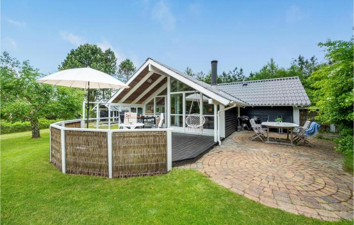 Five-Bedroom Holiday Home In Grenaa
