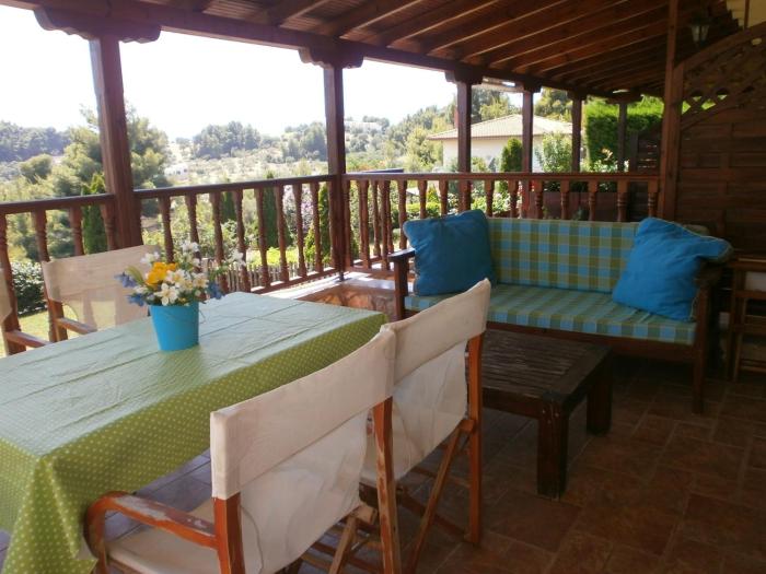 Stone villa 3-bed 3-storey 700m from sunset beach