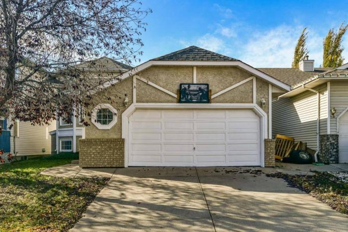 Airport 4BR2BA Mainfloor Suite Pet Friendly