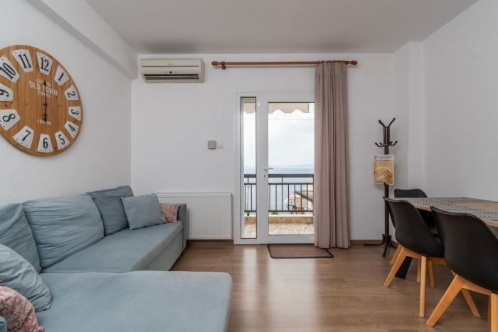 Central Apartment with Sea View in Neos Marmaras