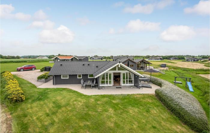 Three-Bedroom Holiday Home In Nordborg