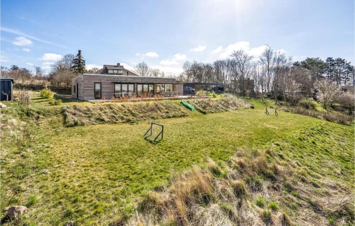 4 Bedroom Beautiful Home In Knebel