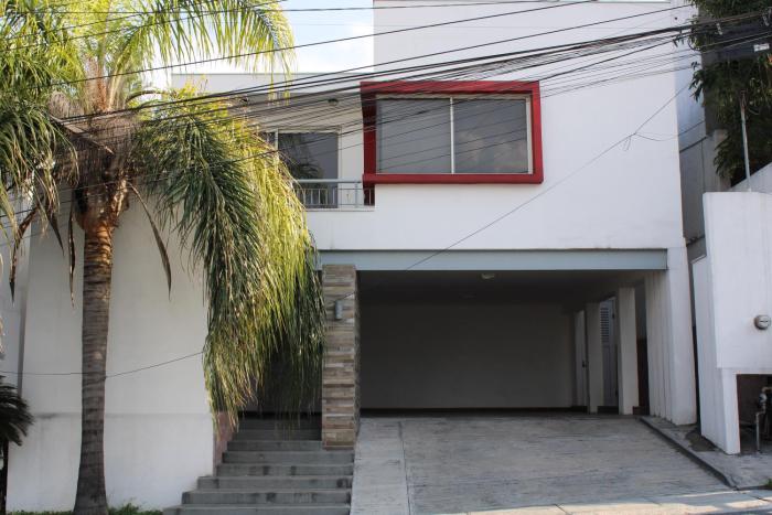 Casa amplia en Monterrey