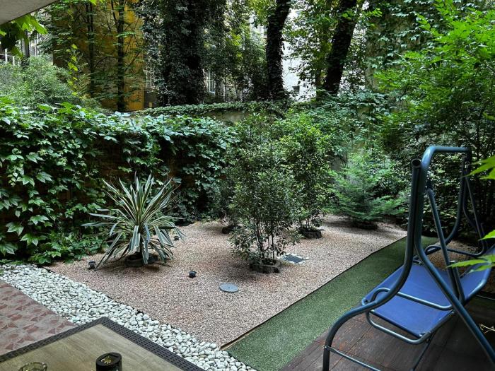 Exclusive Central Apartment with Private Garden