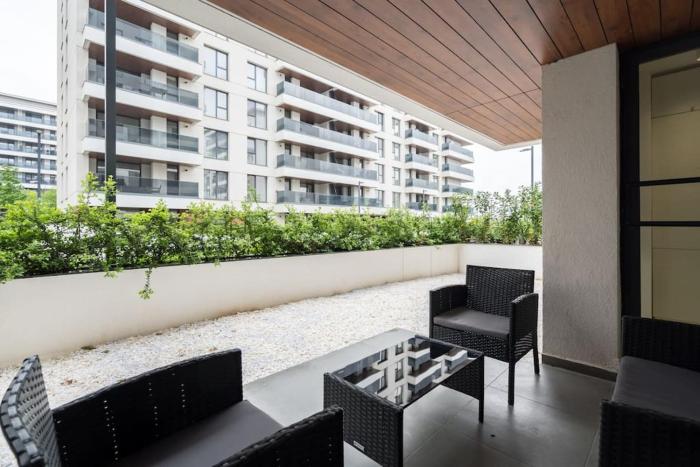 Soft Cloud 1BR in Business Area