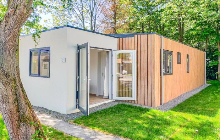 3 Bedroom Cozy Home In Heinkenszand
