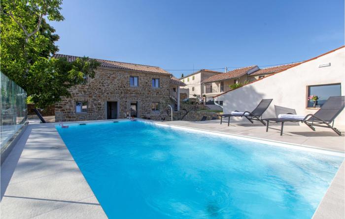 Beautiful Home In Skofije