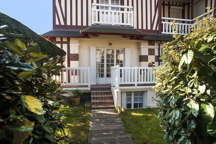 Petit Souplex dans lhypercentre de Cabourg 80 m de la mer à pied