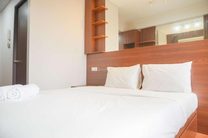 Relaxing and Homey Studio Transpark Cibubur Apartment By Travelio