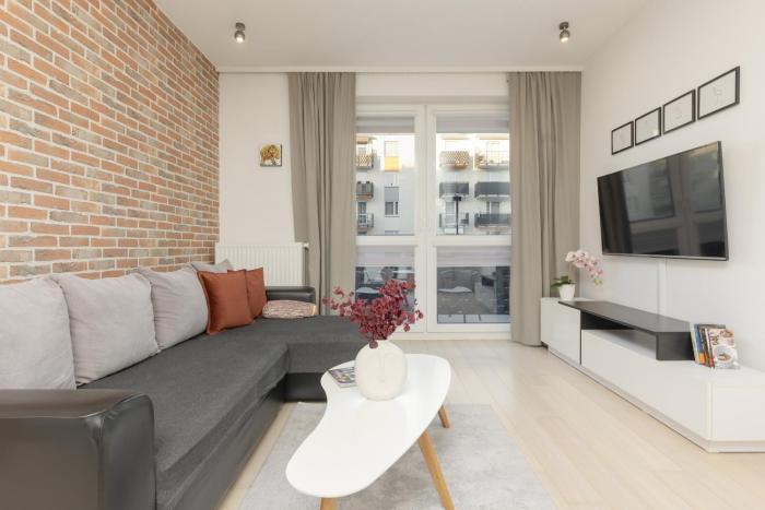 Subtle Colors Apartment in Warsaw with Furnished Balcony by Noclegi Renters