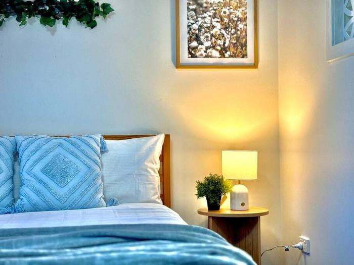 Central Contemporary 1BR Studio