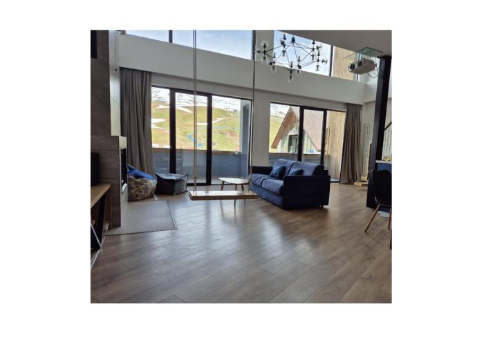 Gudauri Summer Apartment - Fireplace, Netflix on 100" Projector Screen, Full kitchen