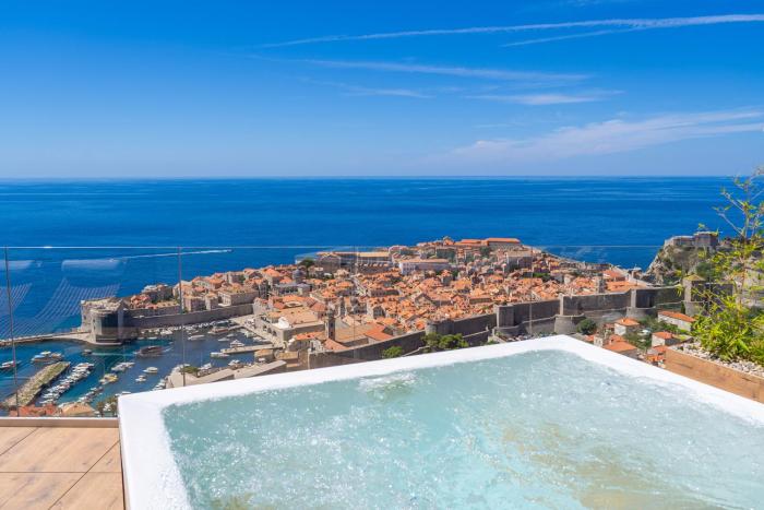 KINGS LANDING 5 stars PENTHOUSE