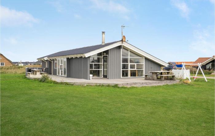 Cozy Home In Harboøre With Sauna