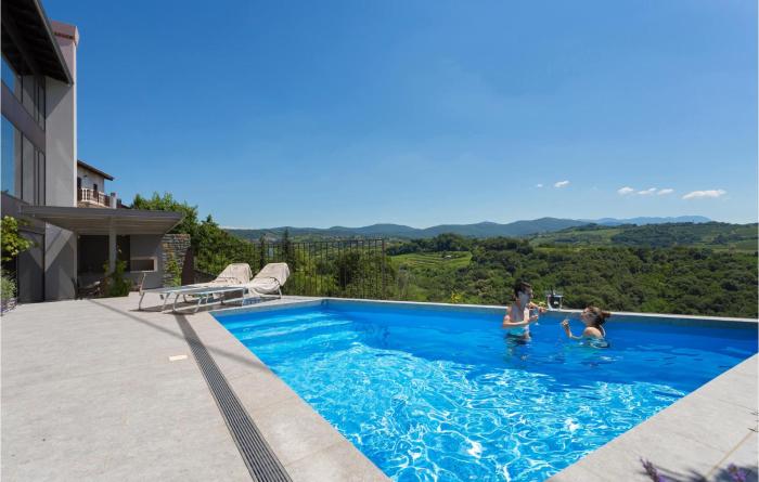 Gorgeous Home In Dobrovo V Brdih