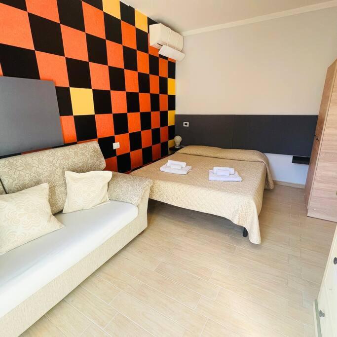 Vicino Aeroporto - Orange Marina Room